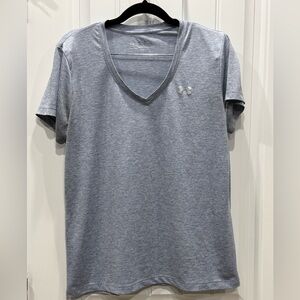 Under Armour HeatGear Women’s Gray V-Neck Short Sleeve Size L EUC